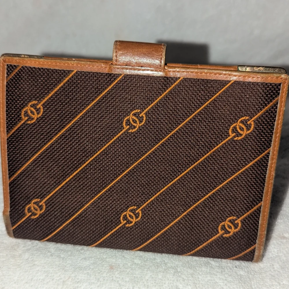 Brown Leather Designer Wallet with Vintage Pattern and Structured Design